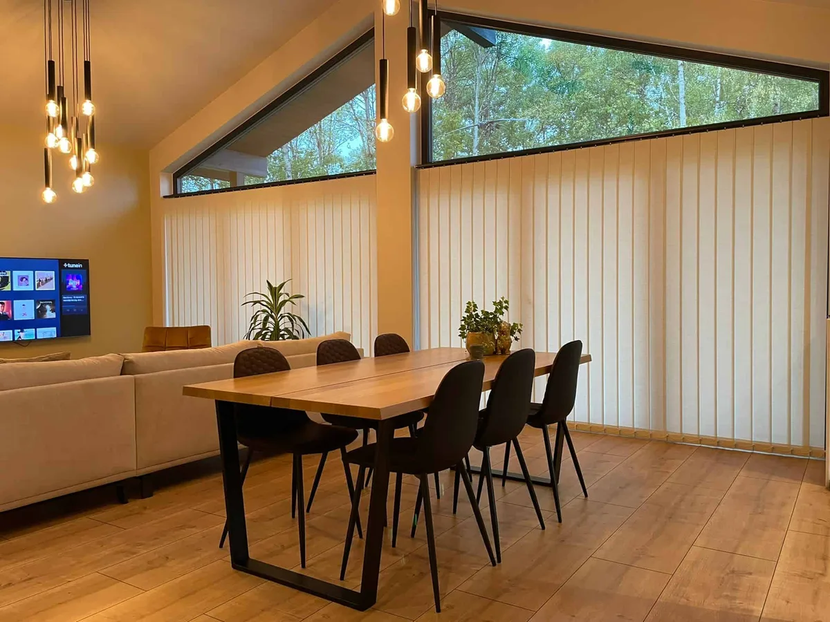 Püstlamellkardin – aknakatted Valguskate