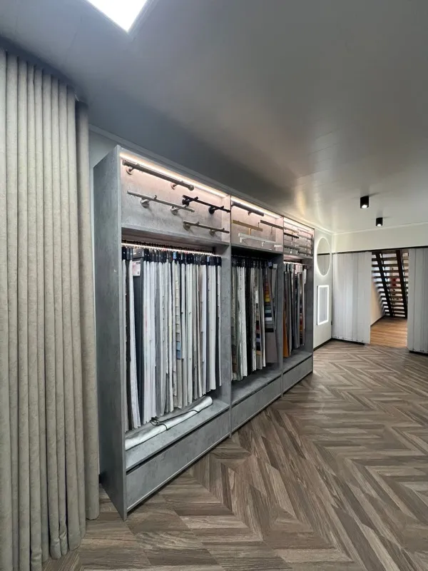 300+ kangaproovi showroomis