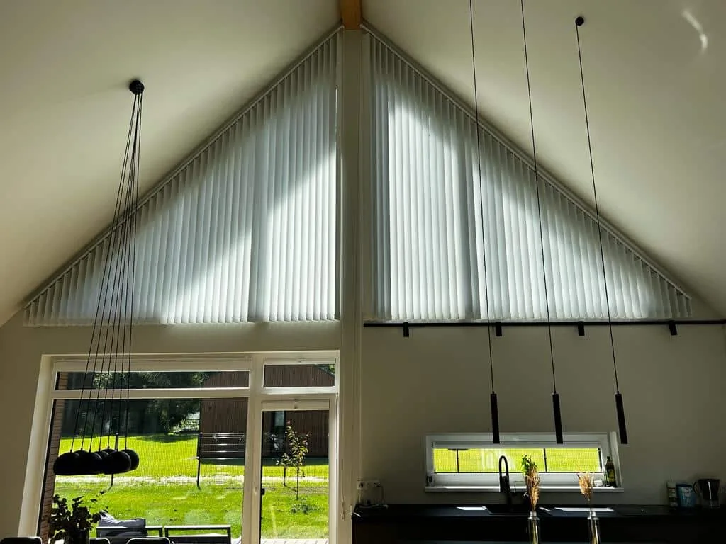 Püstlamellkardinad – tehtud tööd Valguskate 10