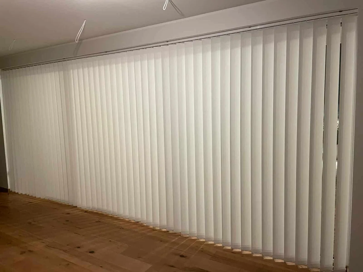 Püstlamellkardinad – tehtud tööd Valguskate 15