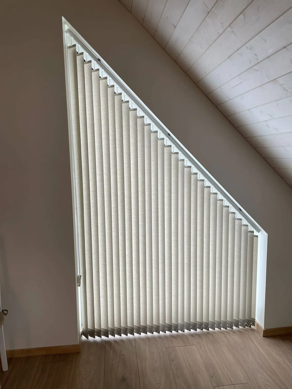 Püstlamellkardinad – tehtud tööd Valguskate 16