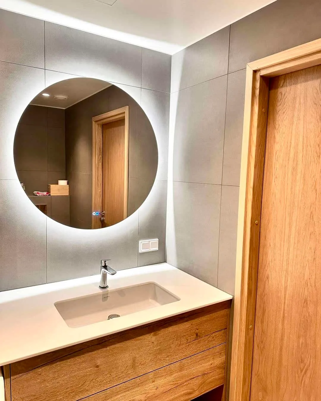 LED-peegel vannitoas – eritellimusel valmistatud peegel Valguskate.ee